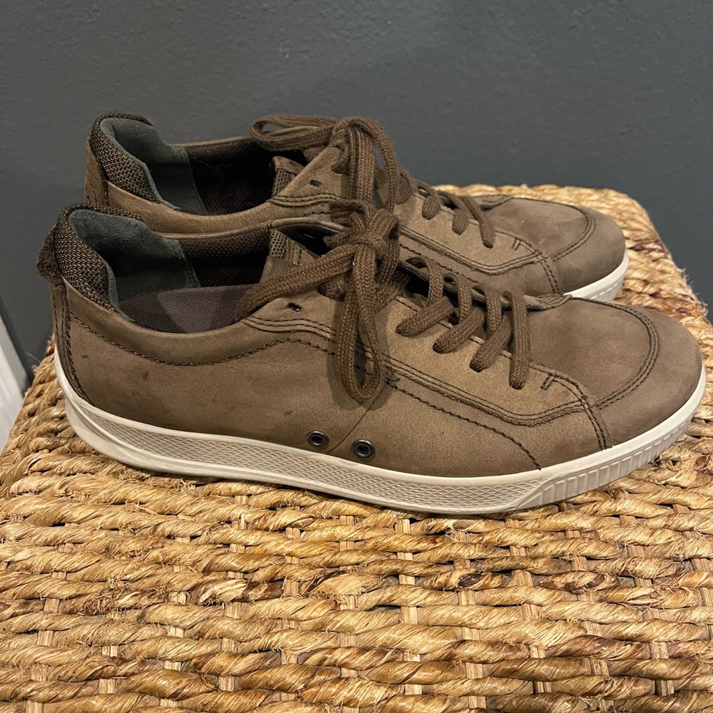 Men’s casual Ecco shoes size 10